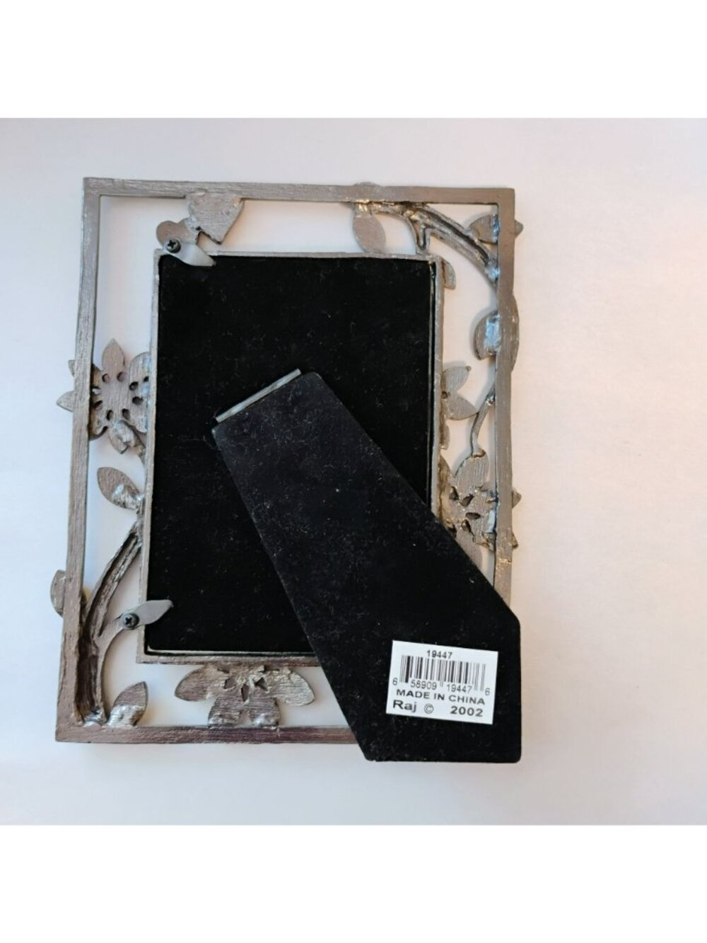 Silver Pewter Picture Frame With Rhinestone Floral Heart Accents 7x5 Raj Collect - Picture 5 of 5